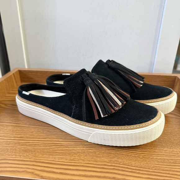 TOMS black suede Sunrise slip on mules shoes with tassels 6, Suede Tom’s Slip On - Picture 2 of 8